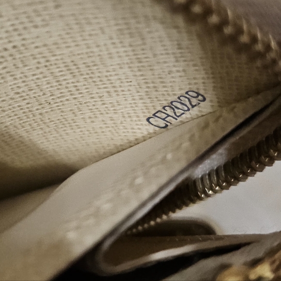 ❌SOLD❌ 🤍Louis Vuitton Damier Azur Zippy🤍 - Picture 13 of 14